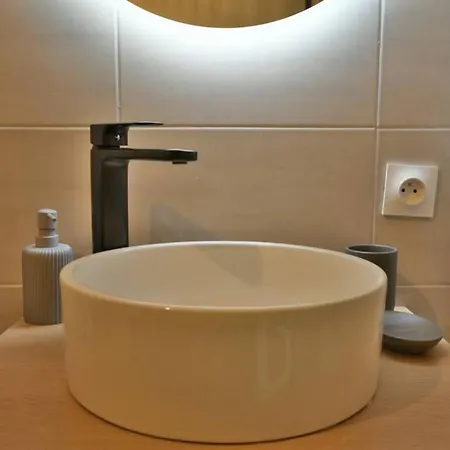 LE COSY - Neudorf Étoile avec balcon et Parking Appartamento
